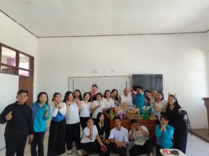 Mahasiswa Teologi Semester 6 Kelas A Kreasikan Kerajinan dari Sampah dan Alam untuk UTS Teologi Ekologi