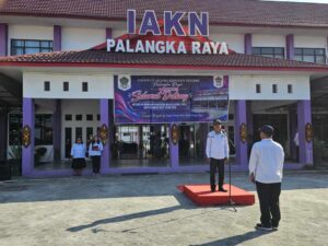 Menjelang Purna Tugas, Suprianto Wariskan Semangat Integritas dan Kepedulian Lingkungan pada Apel Senin IAKN Palangka Raya