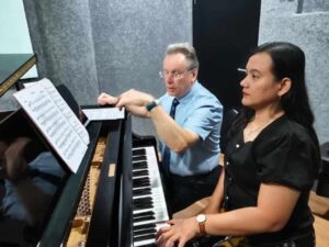 FSKK IAKN Palangka Raya Tingkatkan Kompetensi Dosen melalui Masterclass Piano Internasional