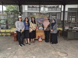PkM Mandiri Dosen IAKN Palangka Raya Salurkan Bantuan Sembako untuk Posko Karhutla Kalampangan