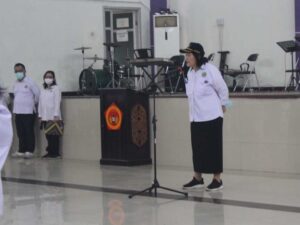 Dr. Stynie Nova Tumbol, M.Th., Tekankan Disiplin ASN dan Evaluasi Akademik